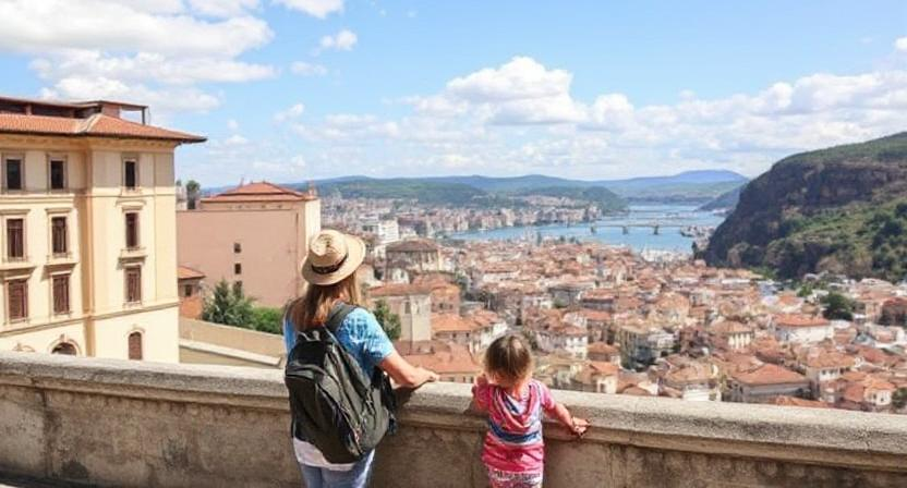 How to Travel With Kids, According to Globetrotting Parents 18 How to Travel With Kids Control expectations and be prepared to flex whenever necessary.
